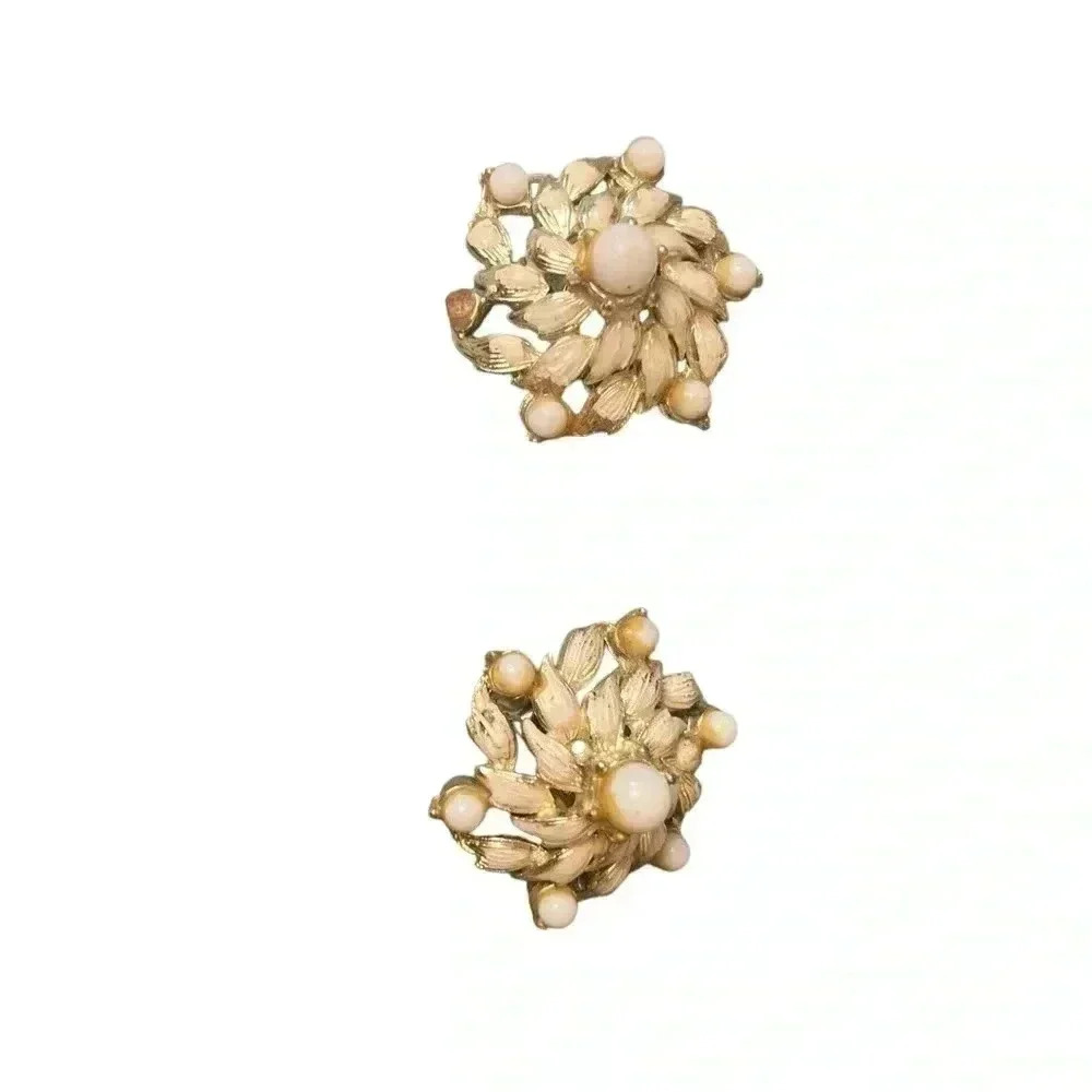 Vintage‎ pearl clip on earrings